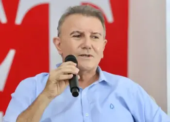 No Sintet, Eduardo Siqueira defende que Palmas precisa de 11 ETIs e 10 CMEIs e lamenta ausência de Janad em sabatina: “Só fica confortável em ambiente controlado”
