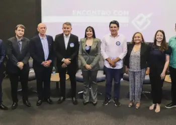 Na Fecomércio, Janad destaca forte apoio parlamentar para angariar recursos; Geo diz que fez carreira “sem ser filho de político ou ter dinheiro” e Eduardo destaca orgulho de ser Siqueira