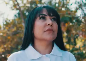 Em programa eleitoral, Janad destaca trajetória de vida e política e fala sobre importância da educação: “Mudou a minha vida”