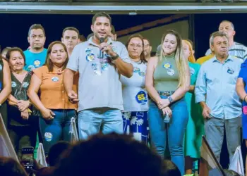 Candidato a vice, Juarez Moreira comanda comício no setor Leste e compara Fortes a Laurez: “Vejo a semelhança de cuidar, de fazer a boa política”