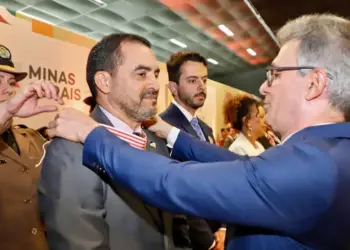 Governador Wanderlei recebe Medalha JK em Minas das mãos do governador Romeu Zema; comandante da PMTO também é homenageado