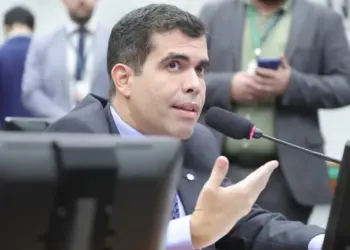 Redes sociais Ricardo Ayres propõe reconhecimento facial e verificação de identidade