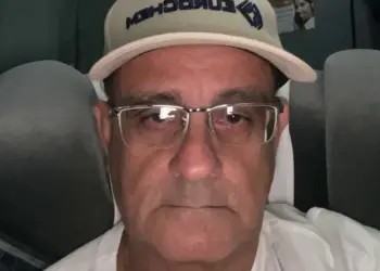 NASSER IUNES / Por trás das chamas