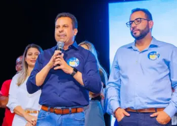 Em comício com Fábio Vaz e Claudia Lelis, Fábio da Farmácia garante construção de Portal de Entrada em Paranã e Centro de Atendimento ao Turista