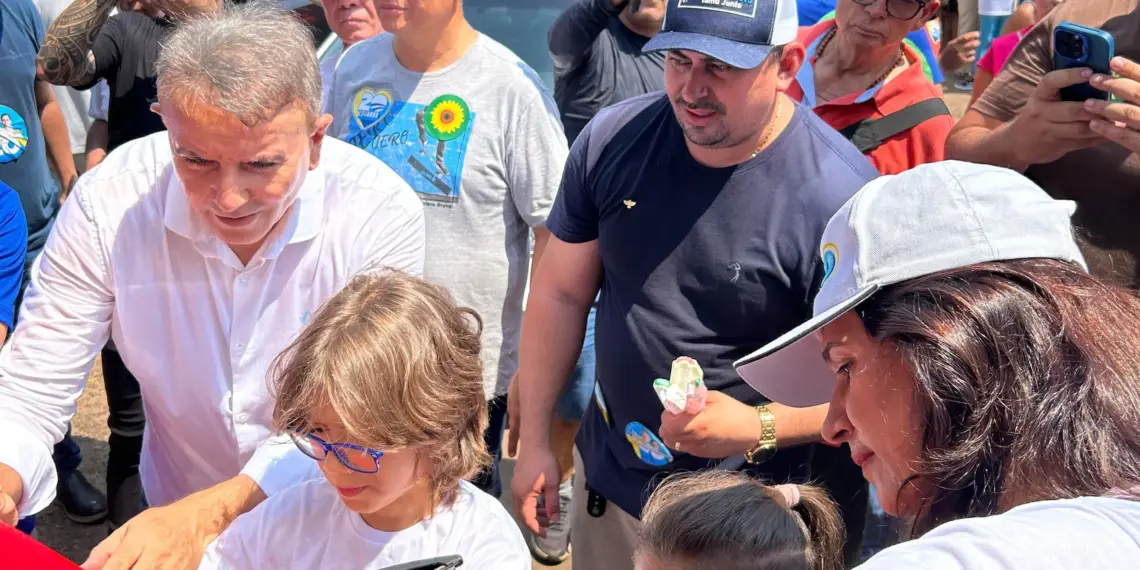 Eduardo Siqueira Campos adesiva carros de eleitores na região Norte: “Esperança está estampada nos olhos do nosso povo”