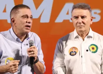 Em evento de Amastha no Aureny IV, Eduardo Siqueira diz que os dois estão “empatados” como melhores prefeitos de Palmas