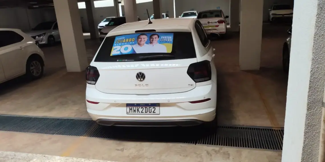 Carro alugado pela Prefeitura de Palmas é plotado com adesivo de Eduardo Siqueira, denuncia coligação de Janad