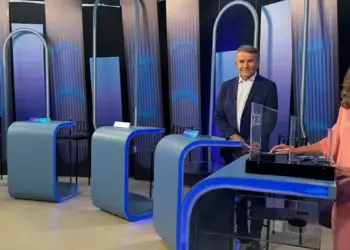 De novo sem Janad e também Lúcia Viana, Eduardo e Geo duelam no último debate; tucano parte para o ataque e ex-prefeito ressalta história e experiência