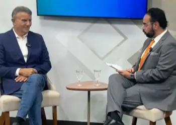 Eduardo Siqueira critica “pesquisas mentirosas”, revela não ter aberto conversas com Geo e Cinthia, mas destaca que tucanos não votam em Janad