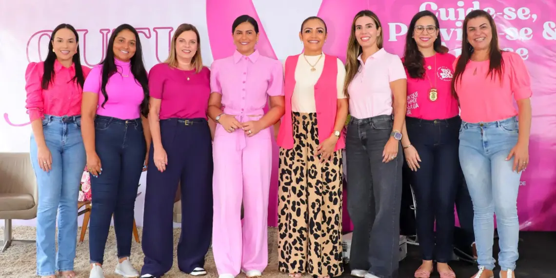 Primeira-dama Karynne Sotero realiza ação alusiva ao Outubro Rosa para cerca de 150 mulheres no Jardim Taquari