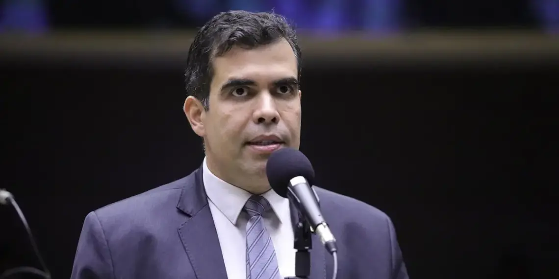 Ricardo Ayres propõe na Câmara proibição da divulgação de pesquisas eleitorais e defende que recurso seja exclusivo para partidos e coligações