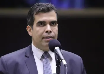 Ricardo Ayres propõe na Câmara proibição da divulgação de pesquisas eleitorais e defende que recurso seja exclusivo para partidos e coligações