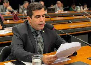 Ricardo Ayres garante às pessoas com deficiência auditiva custos mais baixos para obtenção de CNH
