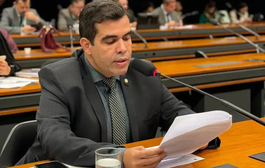 Ricardo Ayres garante às pessoas com deficiência auditiva custos mais baixos para obtenção de CNH