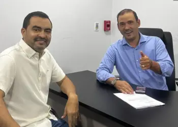 Vicentinho Júnior deixa secretaria de Governo da gestão Wanderlei para retornar à Câmara um dia após anunciar apoio a Eduardo Siqueira