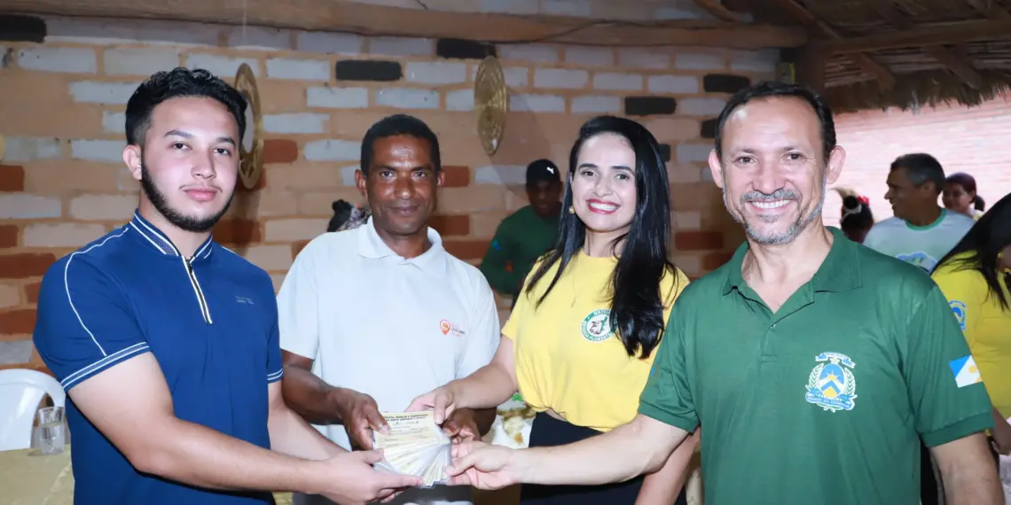 Naturatins encerra Operação Capim Dourado no Jalapão com doação de 110 kg da matéria-prima e entrega de 72 licenças para coleta