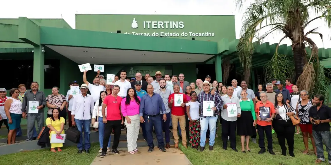 Itertins entrega 38 títulos definitivos no loteamento Taquari, em Palmas