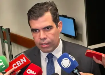 Ricardo Ayres aciona MPF para que municípios garantam transporte público gratuito aos eleitores no dia das eleições