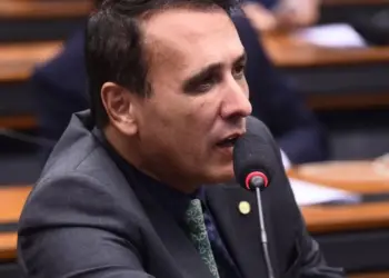 Carlos Gaguim apresenta mais um projeto de lei e avança com pautas importantes no Congresso