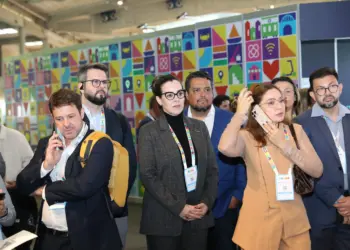 Prefeita Cinthia Ribeiro garante entrega do Parque Solar ainda em 2024 durante  Smart City Expo World Congress