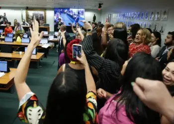 CCJ aprova proibição do aborto em qualquer situação com voto favorável de Ricardo Ayres; procedimento é legal em caso de risco de morte da gestante, de gravidez por estupro e de anencefalia fetal