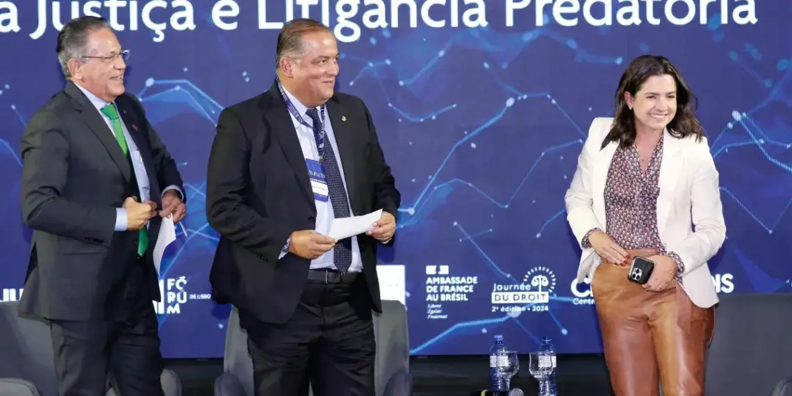 Eduardo Gomes media debate sobre Acesso à Justiça e Litigância Predatória com participação do ministro Mauro Campbell, do STJ, e da juíza Daniela Madeira, do CNJ