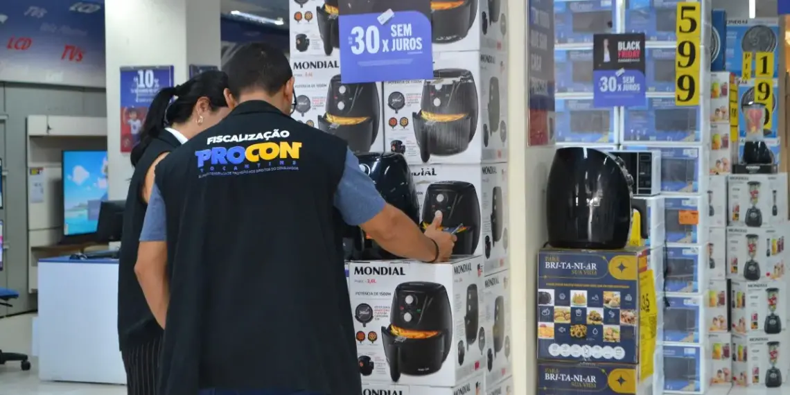 Para garantir descontos reais aos consumidores na Black Friday, Procon fiscaliza preços de 1,9 mil produtos em 9 municípios