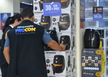 Para garantir descontos reais aos consumidores na Black Friday, Procon fiscaliza preços de 1,9 mil produtos em 9 municípios