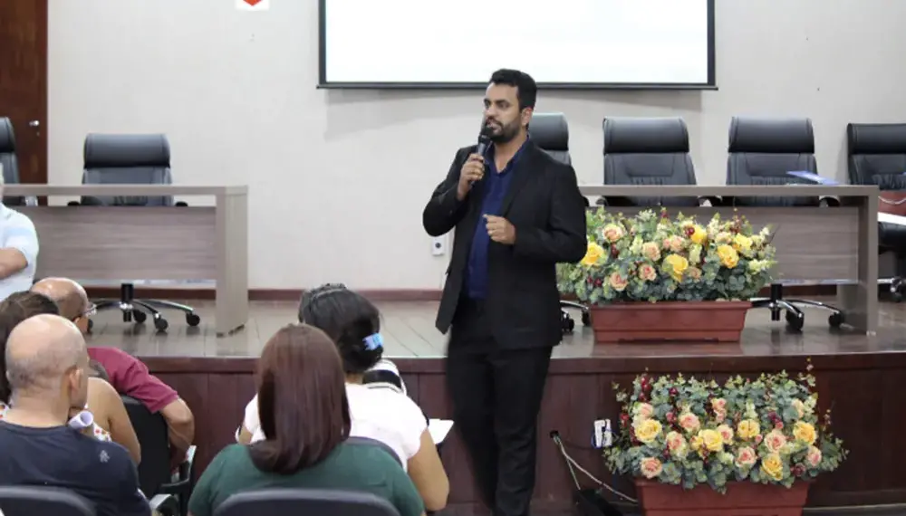 Ex-secretário-executivo da Sesau, Quesede Ayres é preso no dia em que teria Título de Cidadão Goianiense aprovado na Câmara