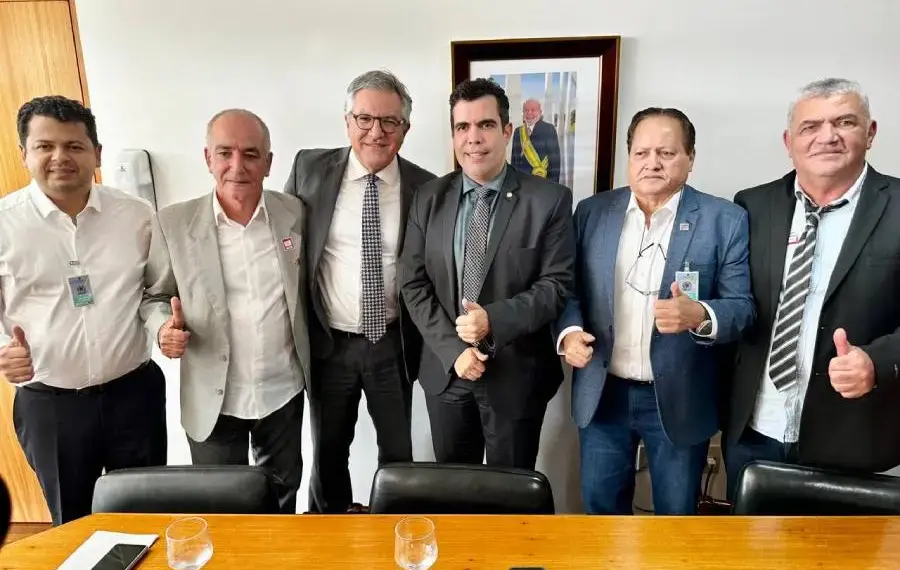 Ricardo Ayres leva prefeitos ao ministro Padilha para tratar de demandas municipais