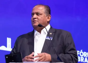 Senador Eduardo Gomes destaca a importância da regulação da inteligência artificial para garantir inovação com segurança jurídica