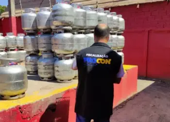 Procon faz pesquisa de preço do gás de cozinha em 12 municípios e Colinas do Tocantins registra o menor valor do botijão