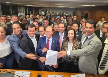 Bancada recebe mais de 80 prefeitos eleitos e reeleitos para definir destinação das emendas; assistência social, saúde e educação são listados como prioridades