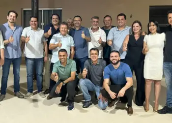 Na véspera da eleição da Mesa, Amélio reúne 14 deputados e governador Wanderlei e joga água na candidatura de Dertins