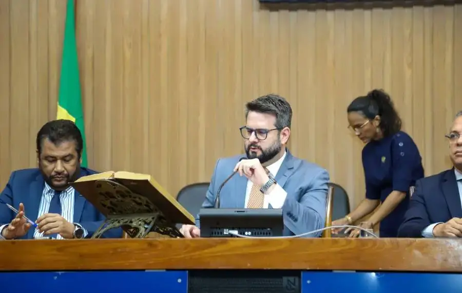 Mantoan presta homenagem aos auditores fiscais durante solenidade, na Aleto