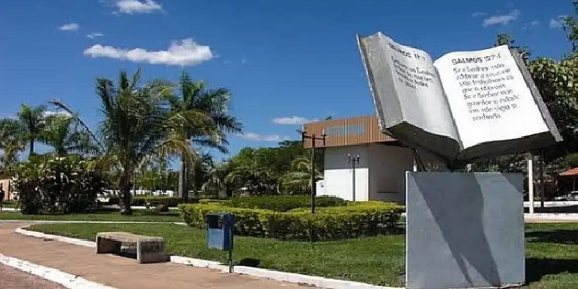 Polo turístico, São Félix sofre com infestação de moscas e prefeito solicita técnicos de zoonoses da Sesau para avaliar caso