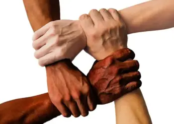 Defensoria condena ato racista em pleno desfile cívico em Palmeirópolis e cobra explicações da Secretaria Municipal da Educação