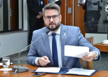 Agora é lei escolas deverão facilitar denúncia de violência contra mulher durante matrícul