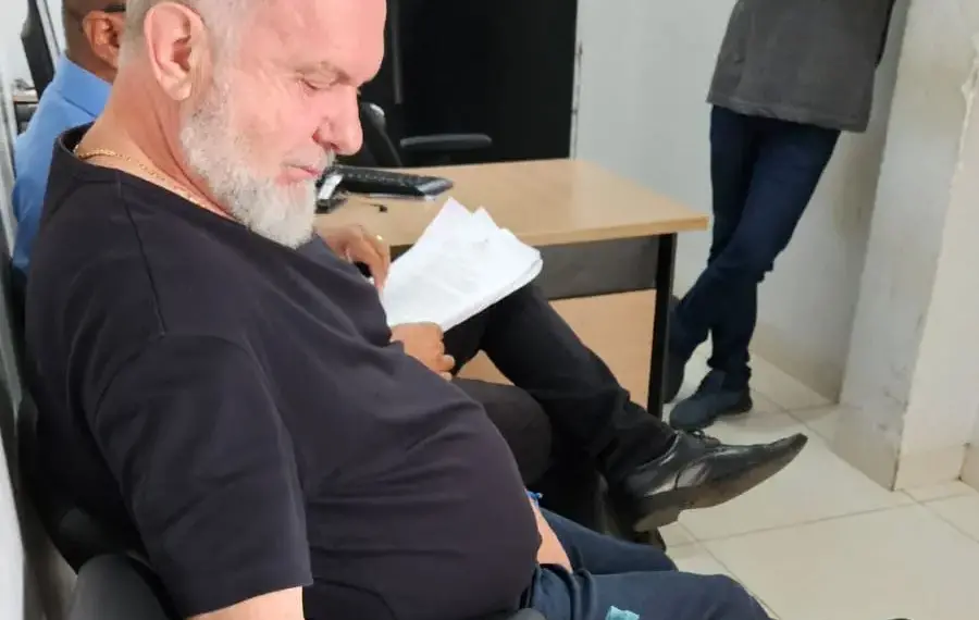 Ex-governador Mauro Carlesse é preso em sua fazenda por suspeita de plano de fuga internacional