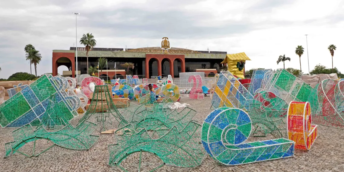 Decoração Natalina do Palácio e Praça dos Girassóis custará R$ 12,3 milhões, 74% do que prefeitura gastou para decorar Palmas inteira em 2023