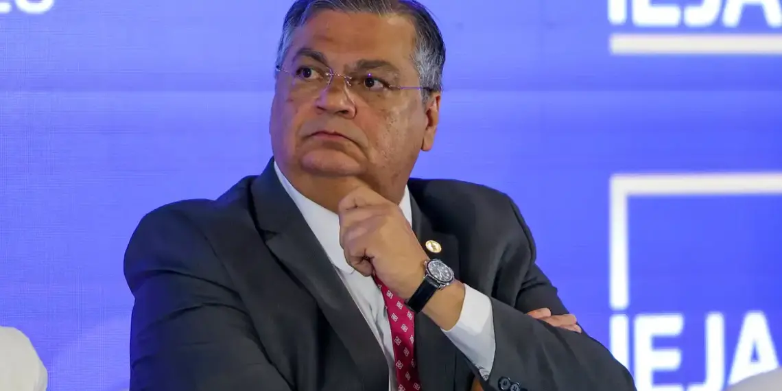 Ministro Flávio Dino suspende pagamento de R$ 4,2 bilhões em emendas de comissão por não cumprirem critérios de transparência