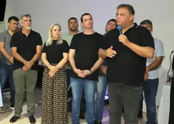 No meio político, lançamento da pré-candidatura de Amélio ao governo por Gomes e Guimarães é visto como “escanteada” em Dorinha