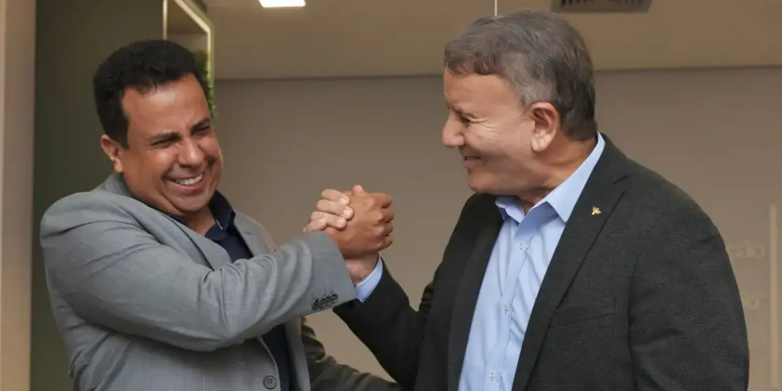 Em reunião com secretário Fábio Vaz, prefeito Eduardo Siqueira manifesta interesse em aderir aos programas educacionais do Estado