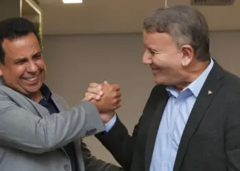 Em reunião com secretário Fábio Vaz, prefeito Eduardo Siqueira manifesta interesse em aderir aos programas educacionais do Estado