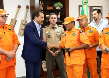 Governador Wanderlei recebe Companhia de Salvamento que atuou na busca por vítimas do desabamento da Ponte JK e garante condecoração