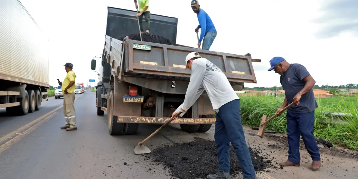 Ageto intensifica serviços de tapa-buracos, sinalização e roçagem em rotas alternativas do Bico do Papagaio para o Maranhão