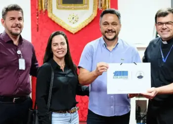 Presidente Max Fleury visita Hospital Dom Orione e coloca Câmara de Araguaína à disposição para parcerias