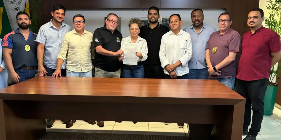 Sinpol recebe escritura de doação de área para construção de sede em Gurupi