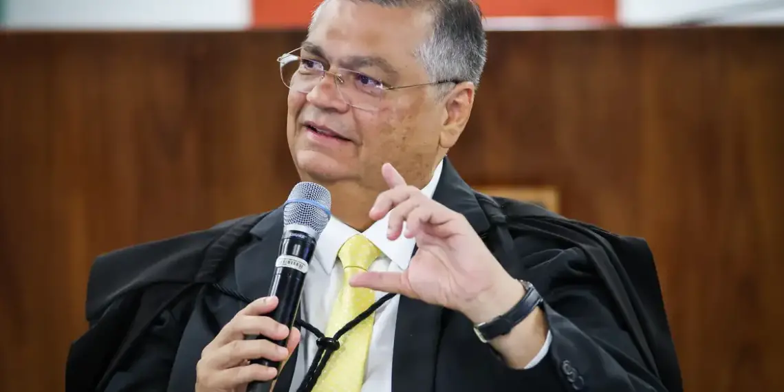 Ministro Flávio Dino libera emendas da saúde para garantir piso constitucional