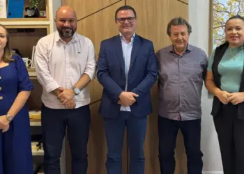 Prefeito de Pedro Afonso recebe apoio da Seduc para manutenção de escola da zona rural